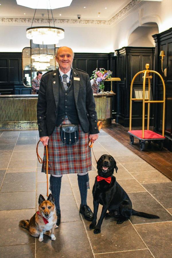 Cameron House On Loch Lomond Alexandria Εξωτερικό φωτογραφία A Scottish hotel porter in traditional uniform