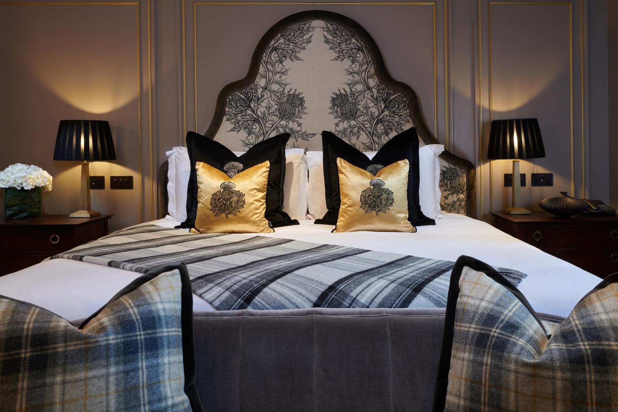 Cameron House On Loch Lomond Alexandria Εξωτερικό φωτογραφία A bedroom at The Mitre